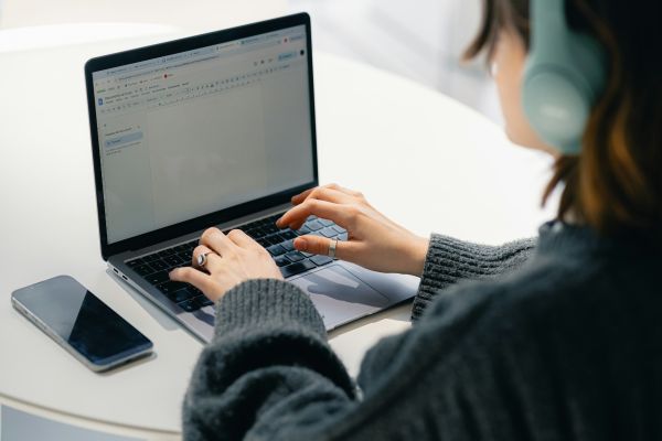 Top plateformes pour la transcription multilingue gratuite en ligne